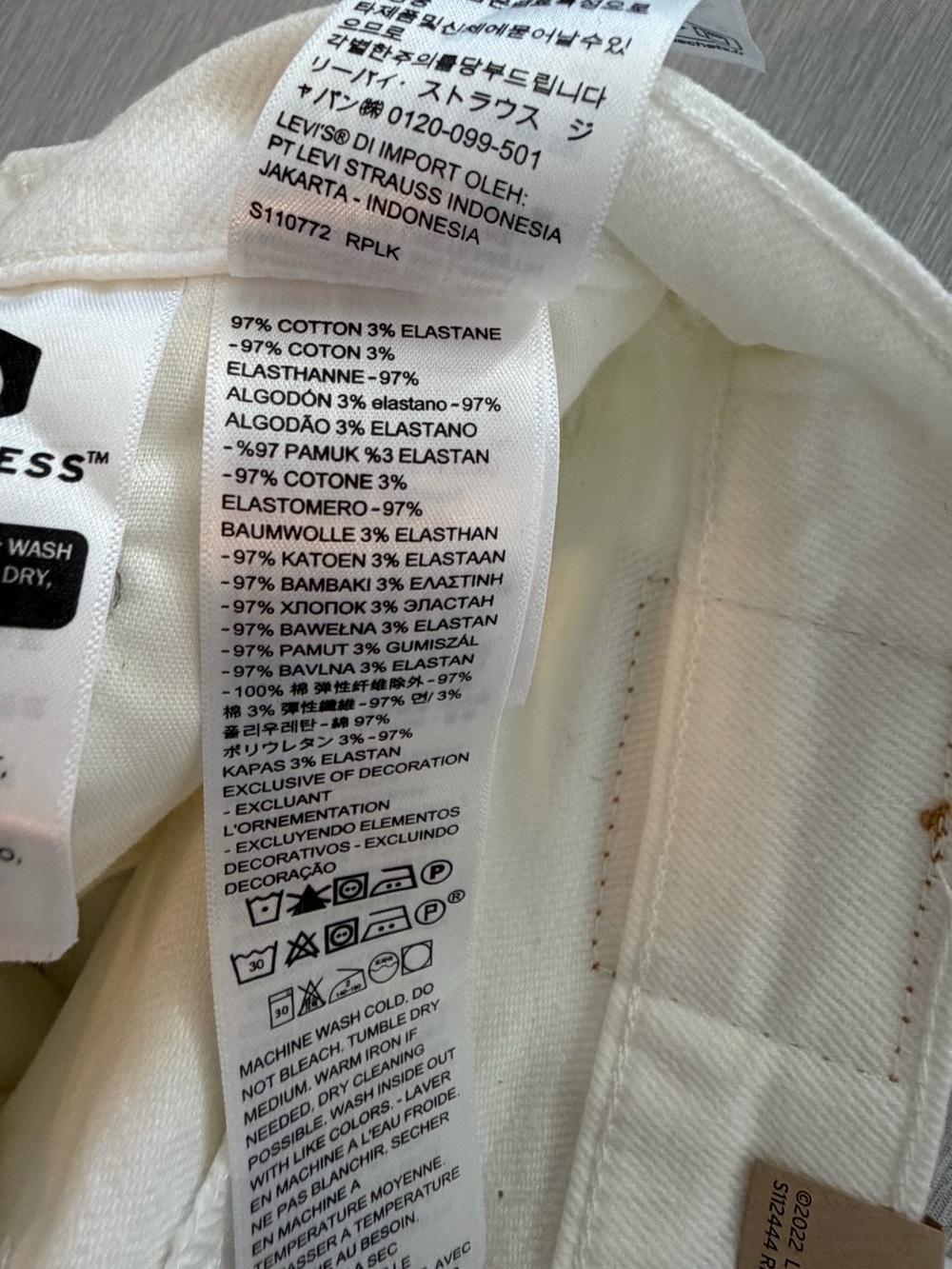 Levi's White Women's Mid-Length Jean Shorts - Picture 9 of 9